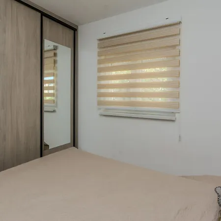 Lucica 1 By Interhome Lägenhet Vir